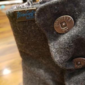 Blowfish size 8 women's rabbit knit ankle boots